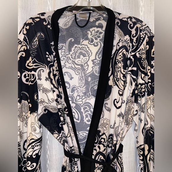 Linea Donatella, satin robe. Sz L/XL - Picture 3 of 13